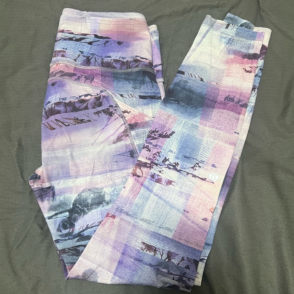 Women’s Lululemon leggings size 4!
